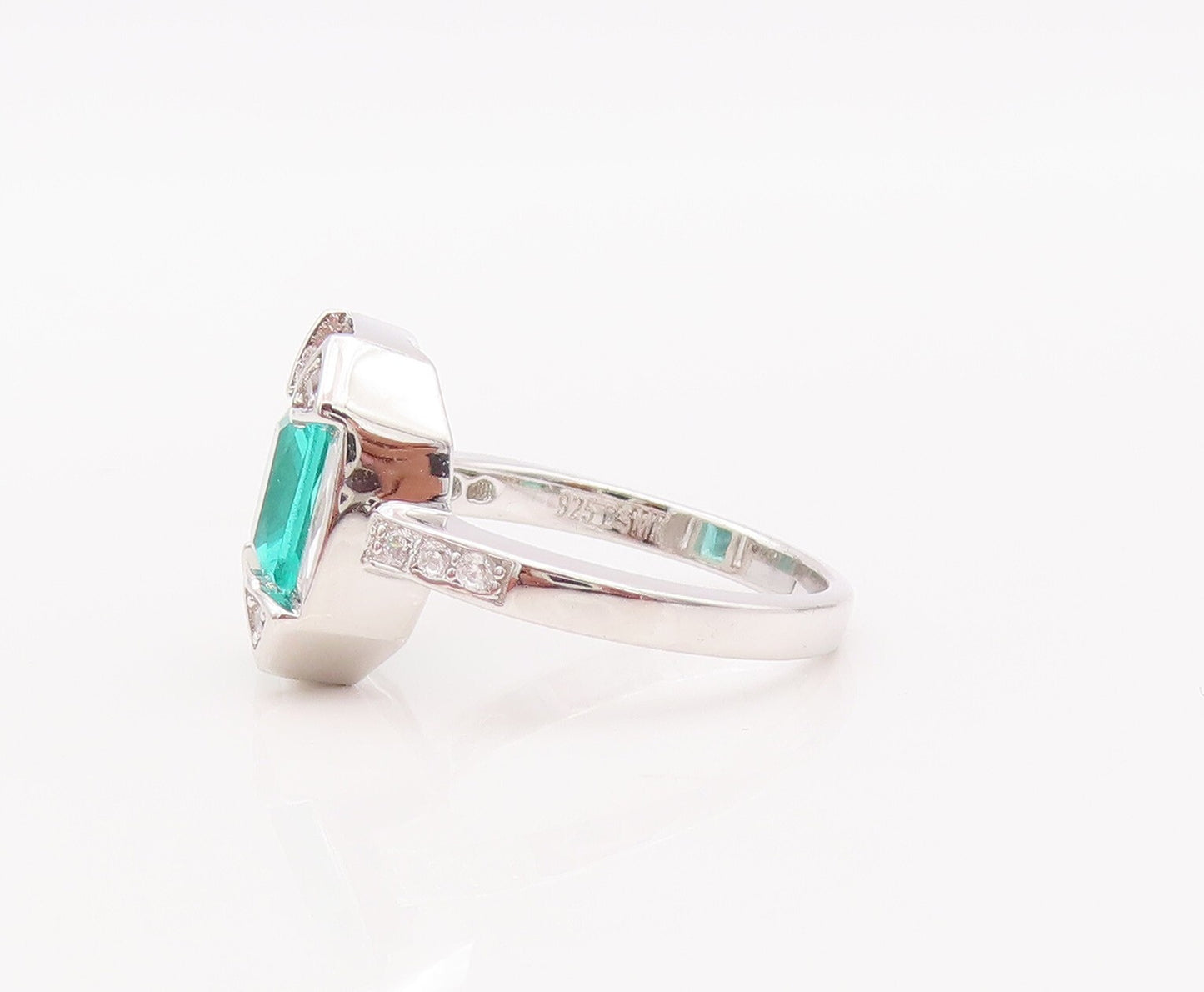 925 Sterling Silver Vintage Ring Rectangle Sea Green White CZ Frame Sz 7 RG29897