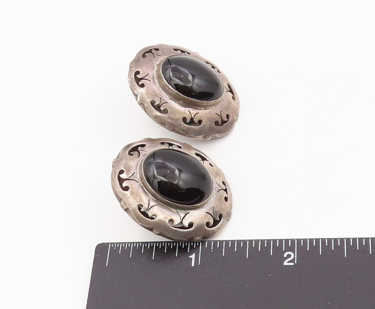 925 Sterling Silver Vintage Earrings Cabochon Onyx Scrollwork Cut Out   EG13872