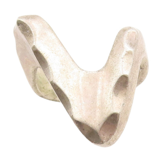 925 Sterling Silver Vintage Ring Hammered Alphabet Letter V Band Sz 8.5 RG33680