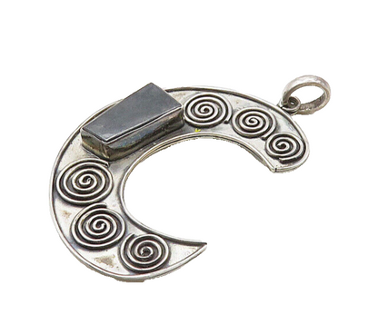 925 Sterling Silver   Vintage Black Onyx Spiral Pattern Drop Pendant  PT15571