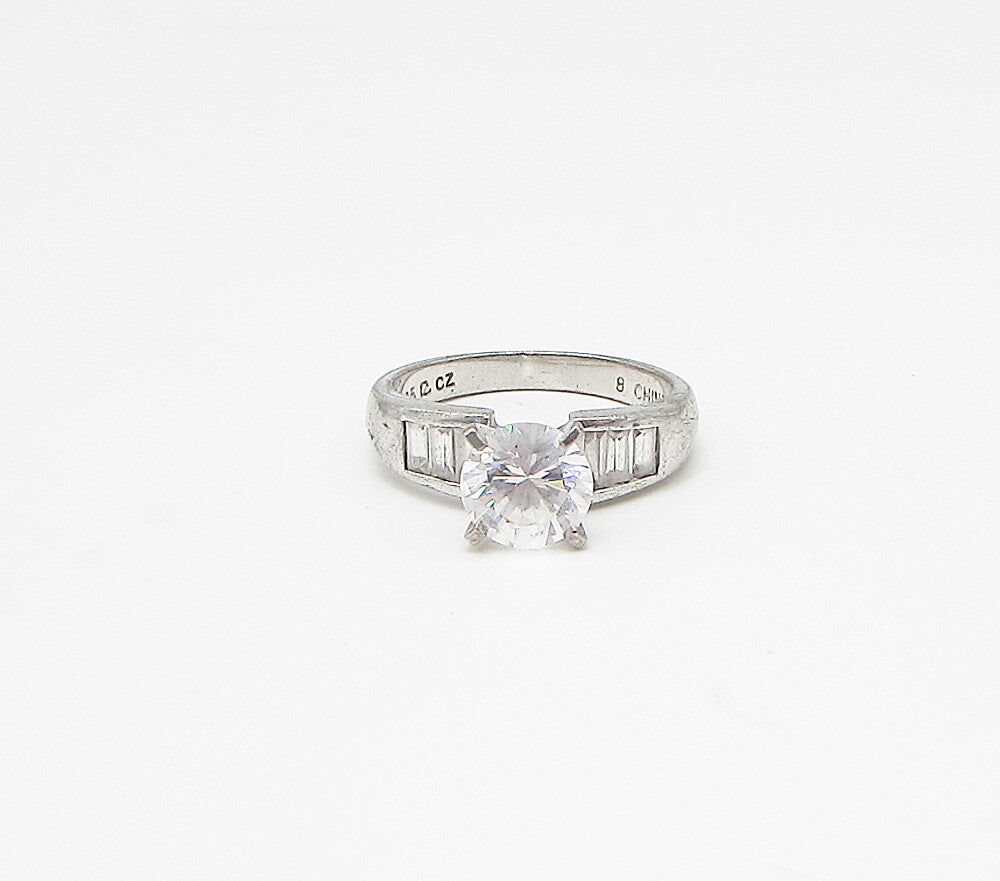 925 Sterling Silver  Vintage White Cubic Zirconia Band Ring Sz 8  RG3226