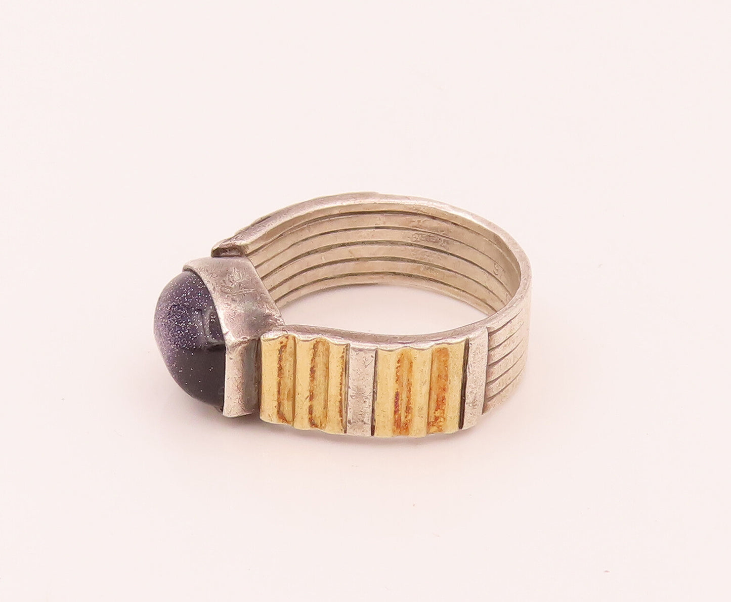 18K GOLD & 925 Silver  Vintage Goldstone Two Tone Band Ring Sz 7.5  RG26569