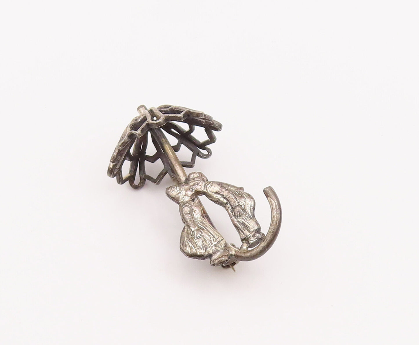 925 Sterling Silver Vintage Brooch Pin Kissing Couple Under Umbrella  BP10980