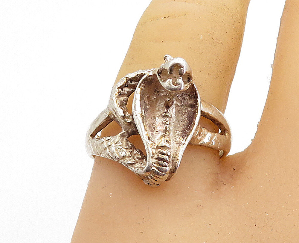 925 Sterling Silver  Vintage Sculpted Cobra Snake Motif Band Ring Sz 9  RG7076