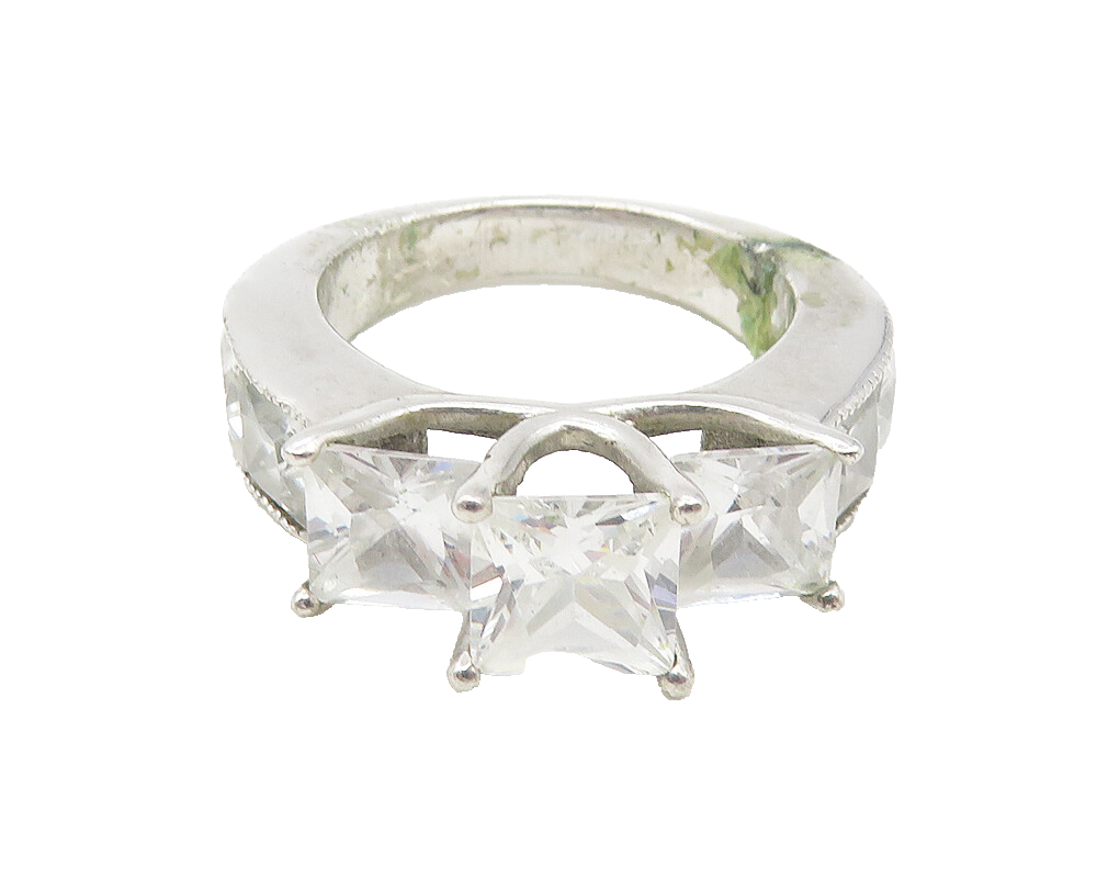 925 Sterling Silver  Shiny Cubic Zirconia Graduated Band Ring Sz 5  RG11342