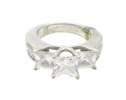925 Sterling Silver  Shiny Cubic Zirconia Graduated Band Ring Sz 5  RG11342