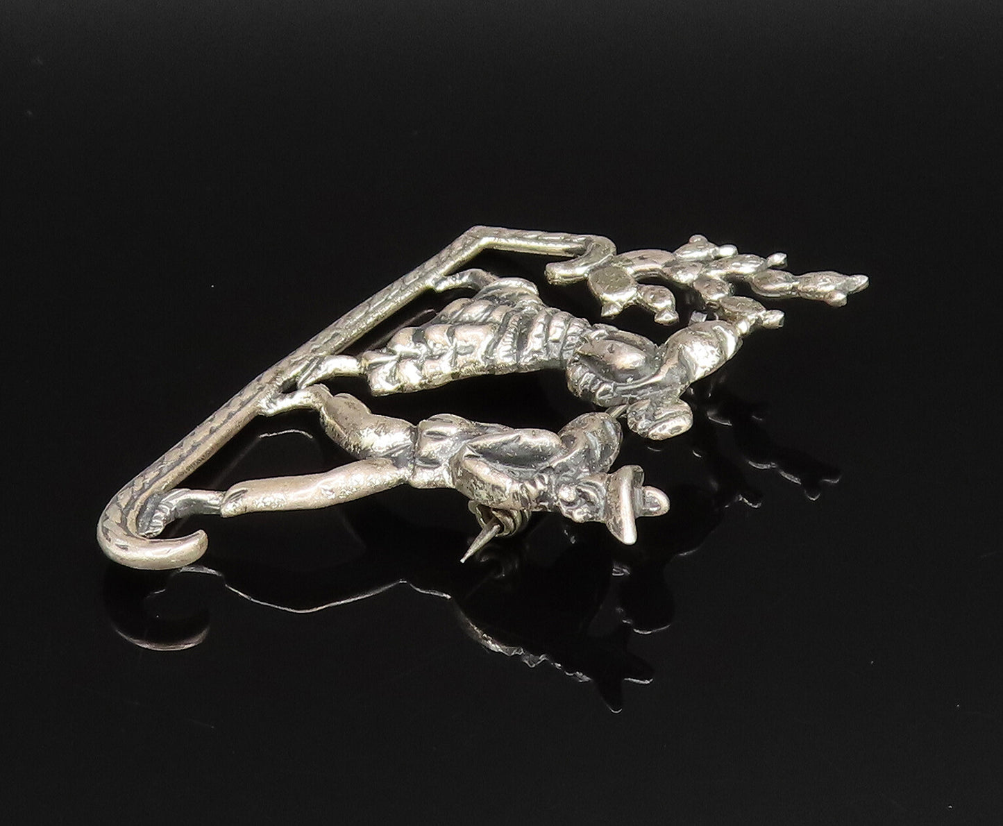 MEXICO 925 Silver  Vintage Men Carrying Bindle Across Desert Brooch Pin BP9749