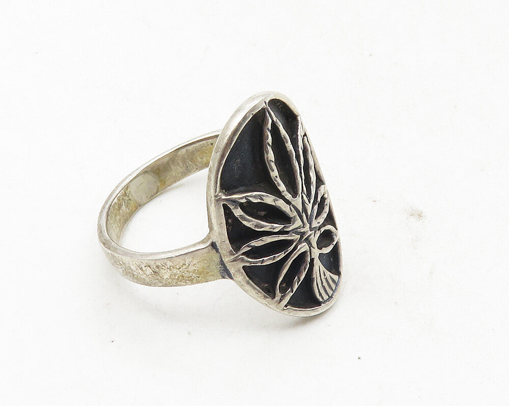925 Sterling Silver  Vintage Oxidized Floral Leaf Motif Band Ring Sz 8  RG9677