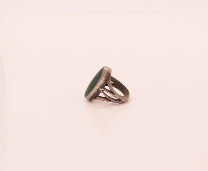 925 Sterling Silver  Vintage Oval Malachite Carved Neck Ring Sz 5.75  RG26717