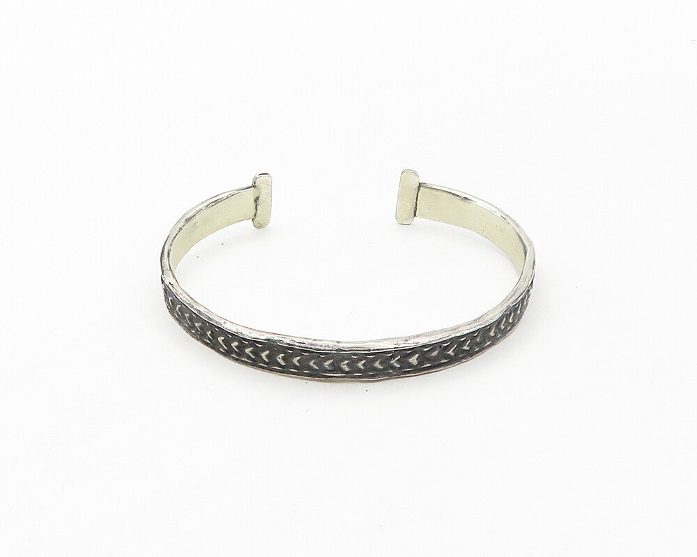 925 Sterling Silver  Vintage Dark Tone Arrow Pattern Cuff Bracelet  BT6760