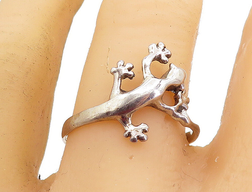 925 Sterling Silver  Vintage Crawling Lizard Motif Band Ring Sz 10.5  RG7445