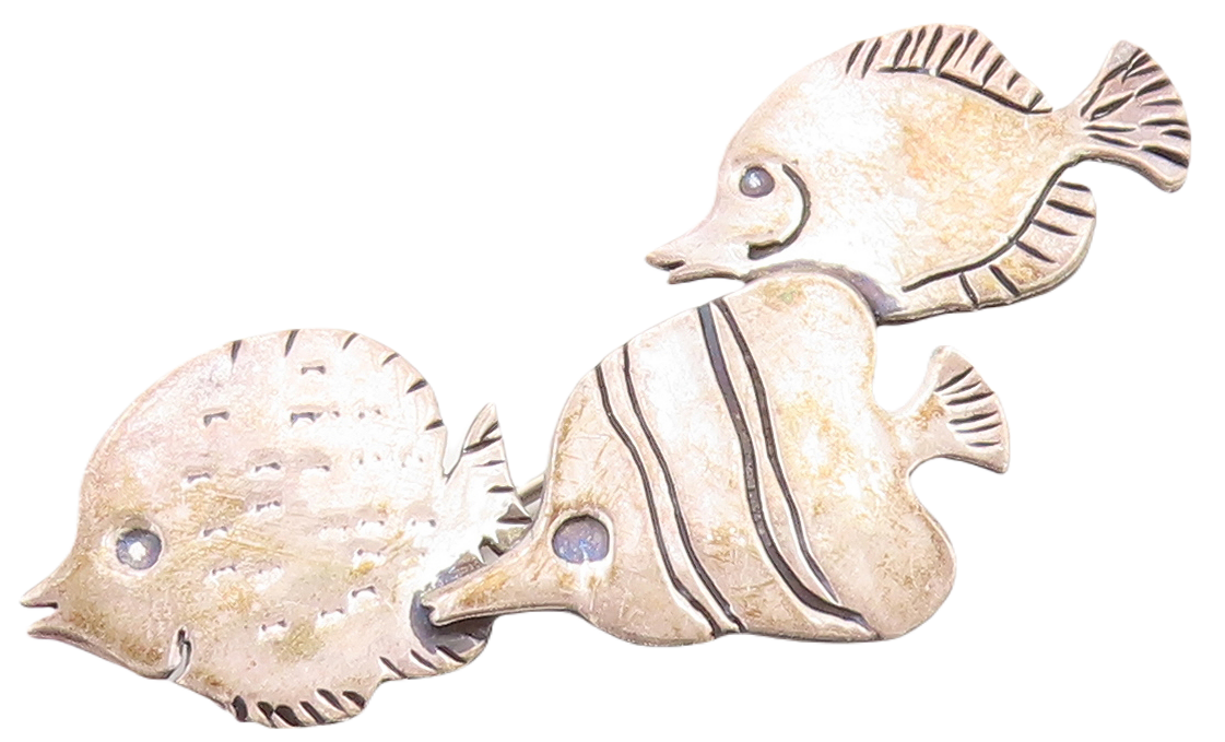 925 Sterling Silver Vintage Brooch Pin GEMW Solid Etched Swimming Fishes BP11254