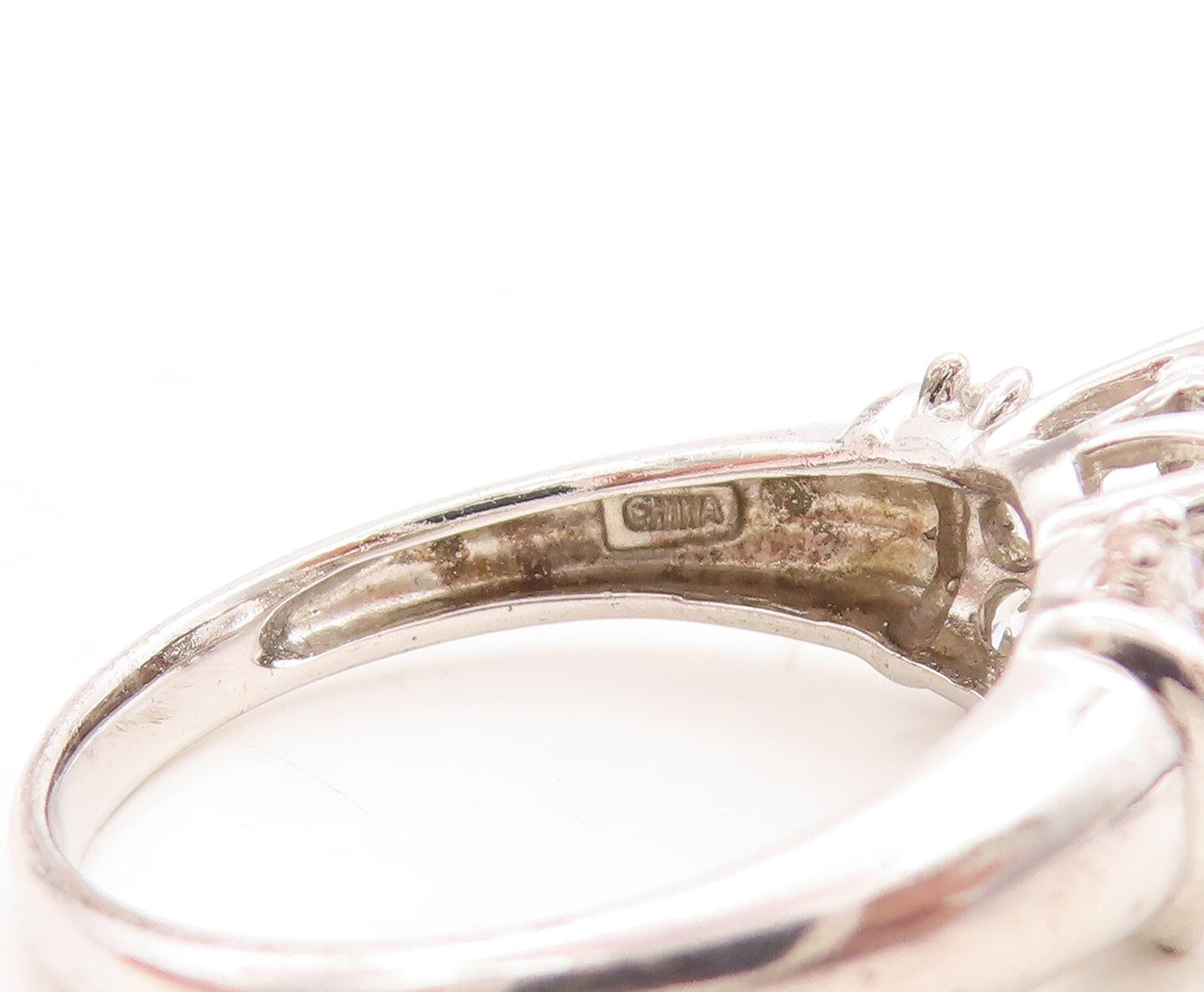 925 Sterling Silver Vintage Ring Round Cut CZ Inlay  Sz 7  RG31487