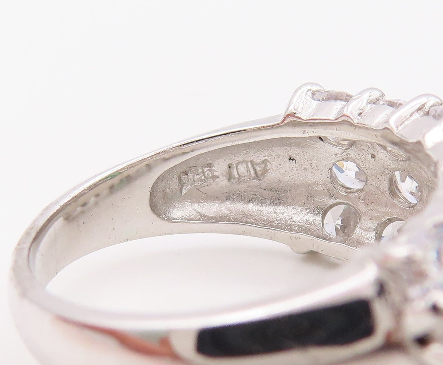 925 Sterling Silver Vintage Ring White Band & Round Green CZ Inlay Sz 7  RG30795