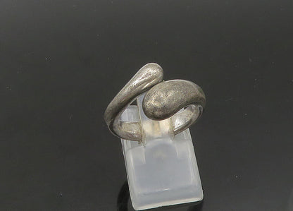 925 Sterling Silver  Vintage Smooth Dark Tone Bypass Band Ring Sz 6  RG21838