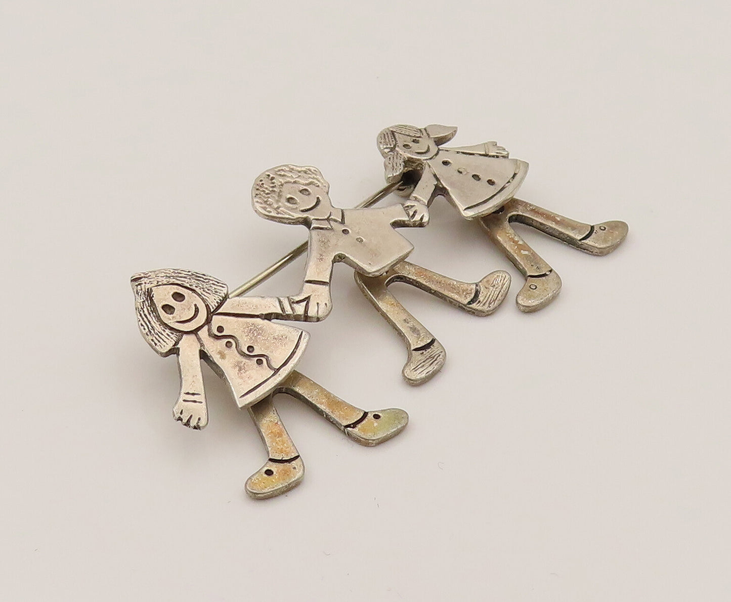 925 Silver  Vintage Kids With Dancing Feet Holding Hands Brooch Pin  BP10249