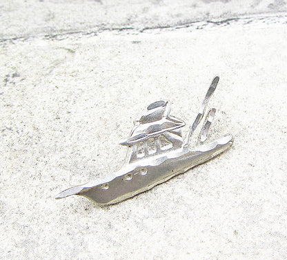 925 Sterling Silver  Vintage Etching Detail Sailing Ship Pendant  PT1740