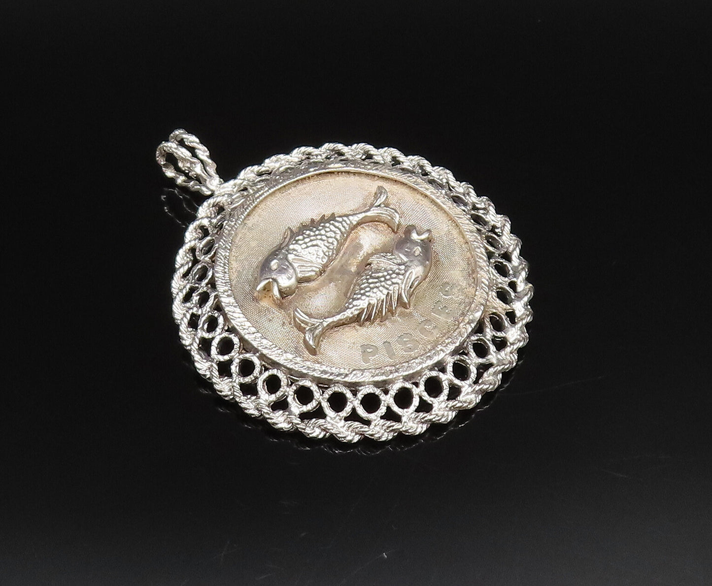 925 Sterling Silver  Vintage Openwork Pisces Fish Astrology Pendant  PT21852