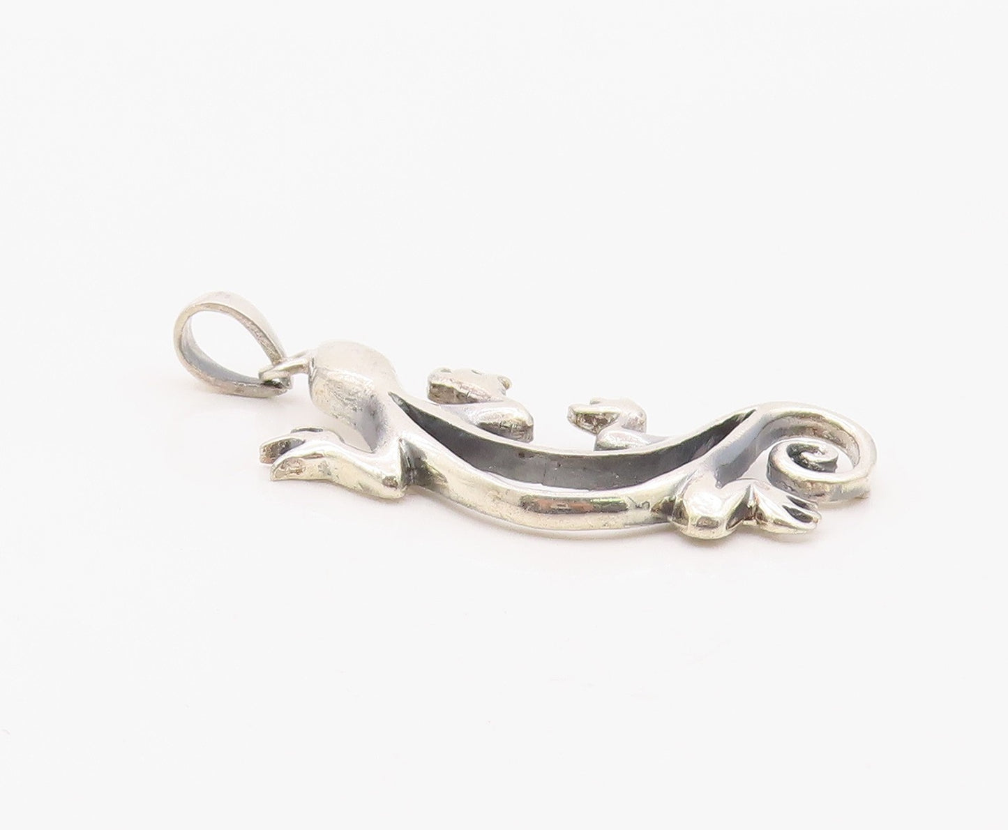 925 Sterling Silver Vintage Pendant Classic Gecko Lizard Outline Charm   PT26312