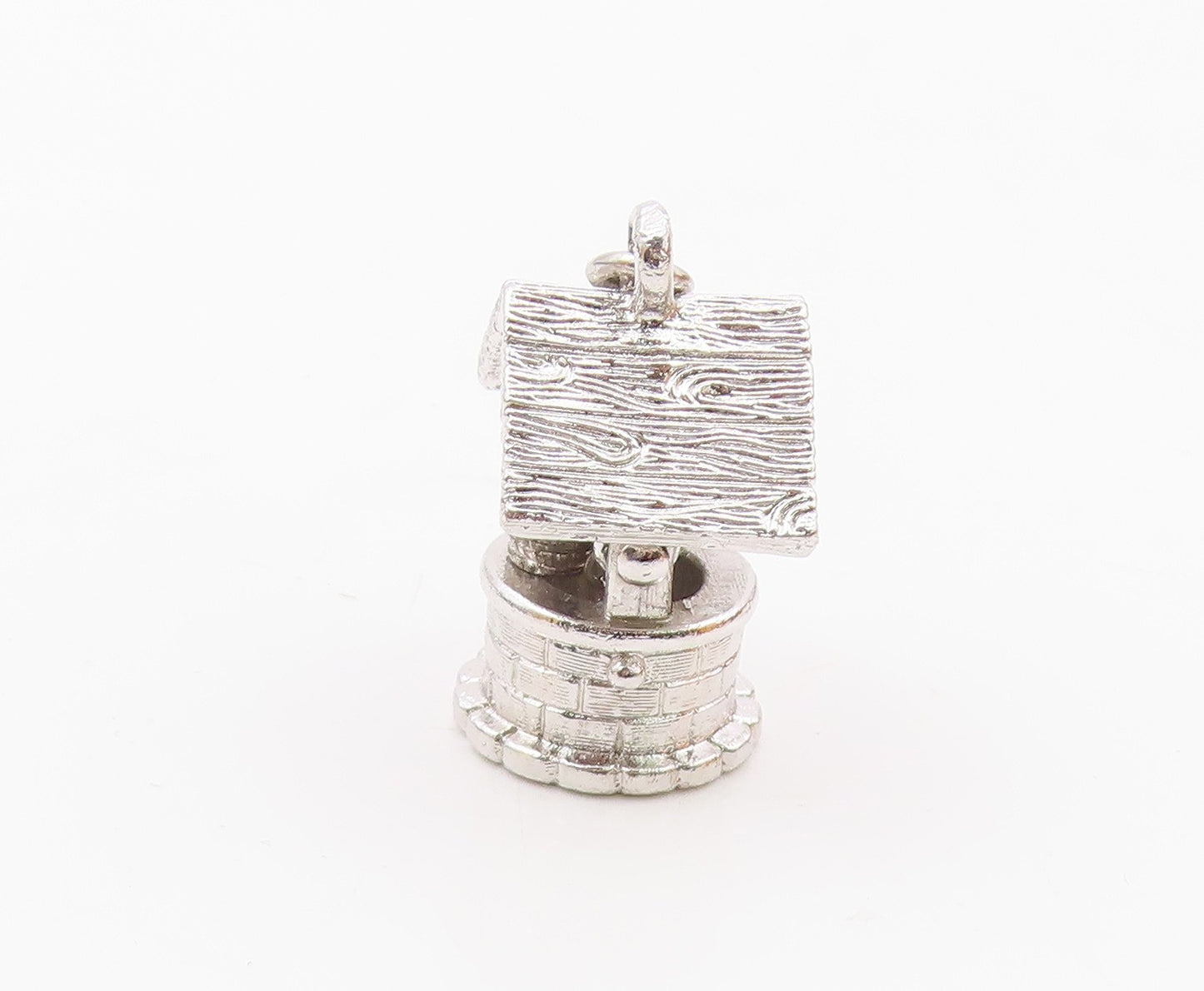 925 Sterling Silver  Vintage Shiny Water Well Etched Detail Pendant  PT15236