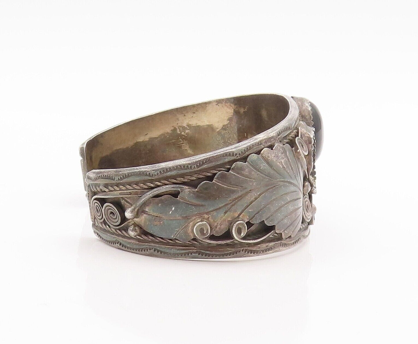 925 Sterling Silver Vintage Bracelet NAVAJO Spiral Carved Onyx Cuff  BT10700