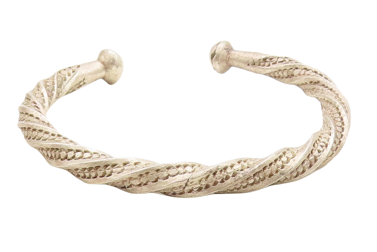 925 Sterling Silver  Vintage Antique Twist Dome Ends Cuff Bracelet  BT1748