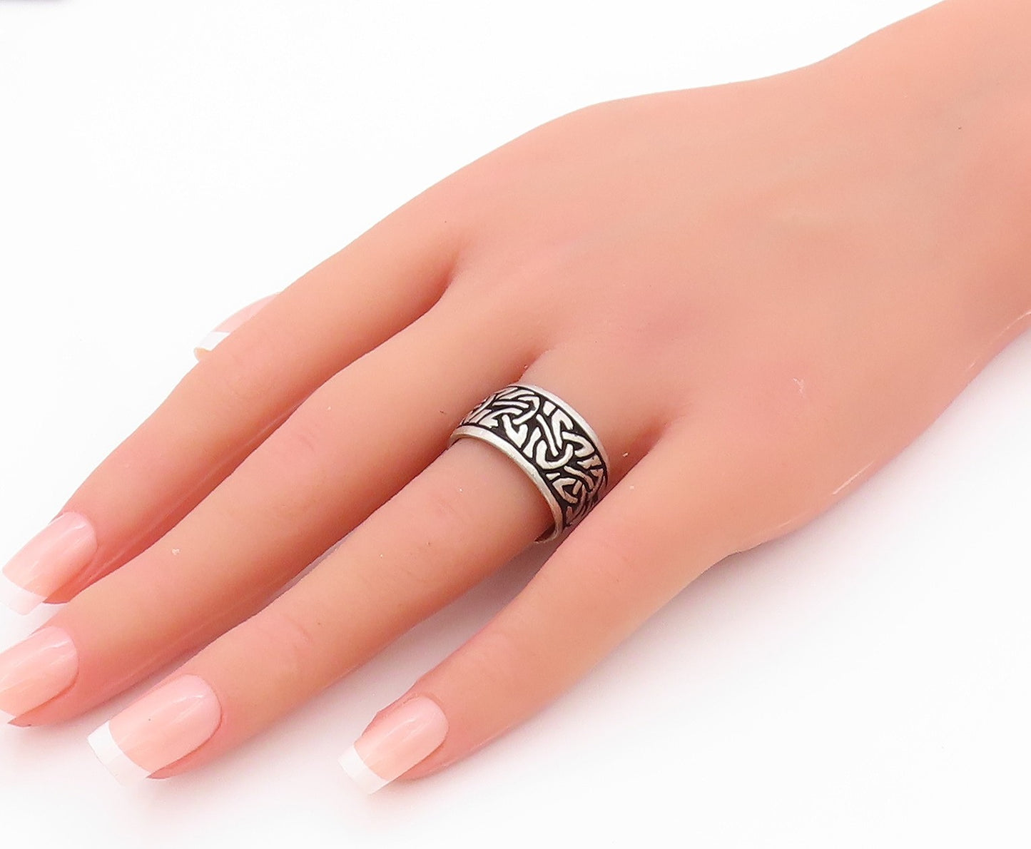 925 Sterling Silver Vintage Ring Dark Tone Celtic Knots Carved  Sz 8  RG32477