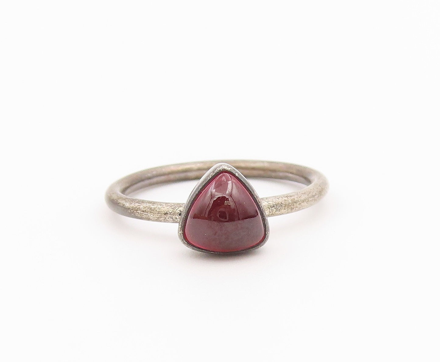 925 Sterling Silver Vintage Ring Trillion Cabochon Garnet Band  Sz 7.5  RG36423
