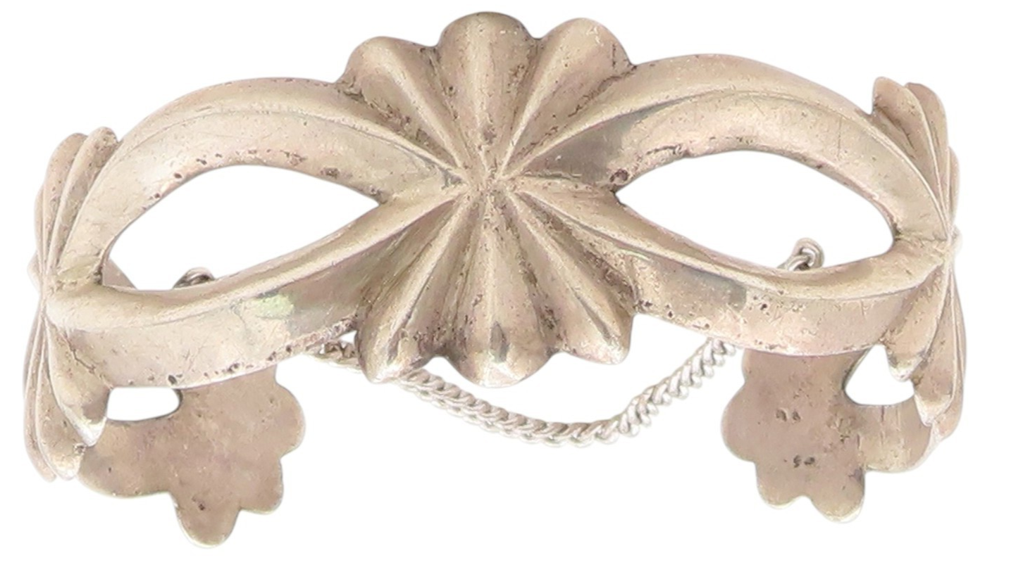 925 Sterling Silver Vintage Bracelet NAVAJO ZUNI Sandcast Floral Cuff  BT11619