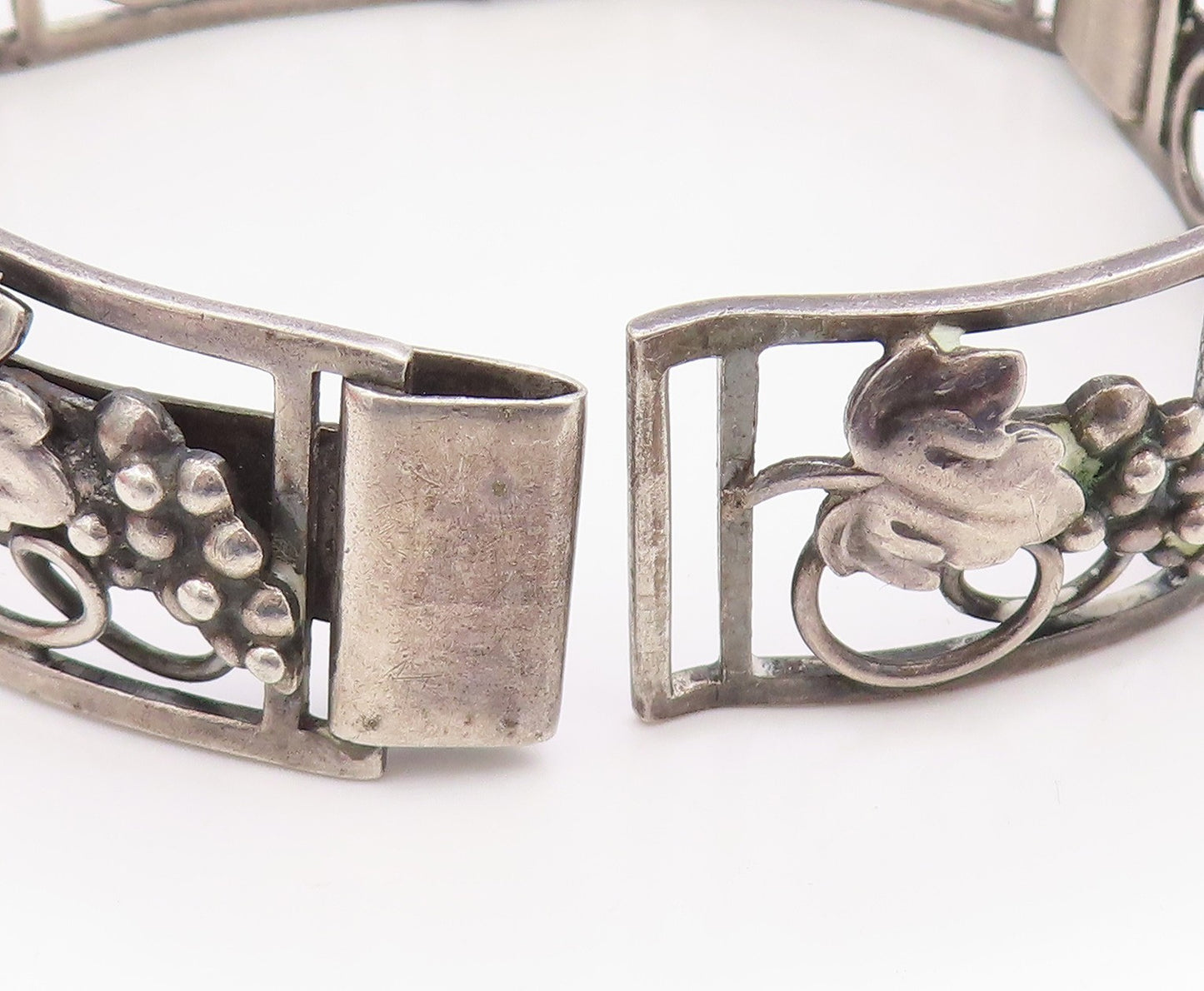 925 Sterling Silver Vintage Bracelet MUNKSGAARD DENMARK Grapes & Leaf  BT12041