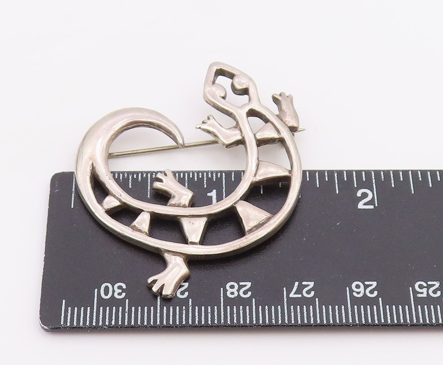 NAVAJO 925 Silver  Vintage Minimalist Coiled Lizard Cutout Brooch Pin  BP9945