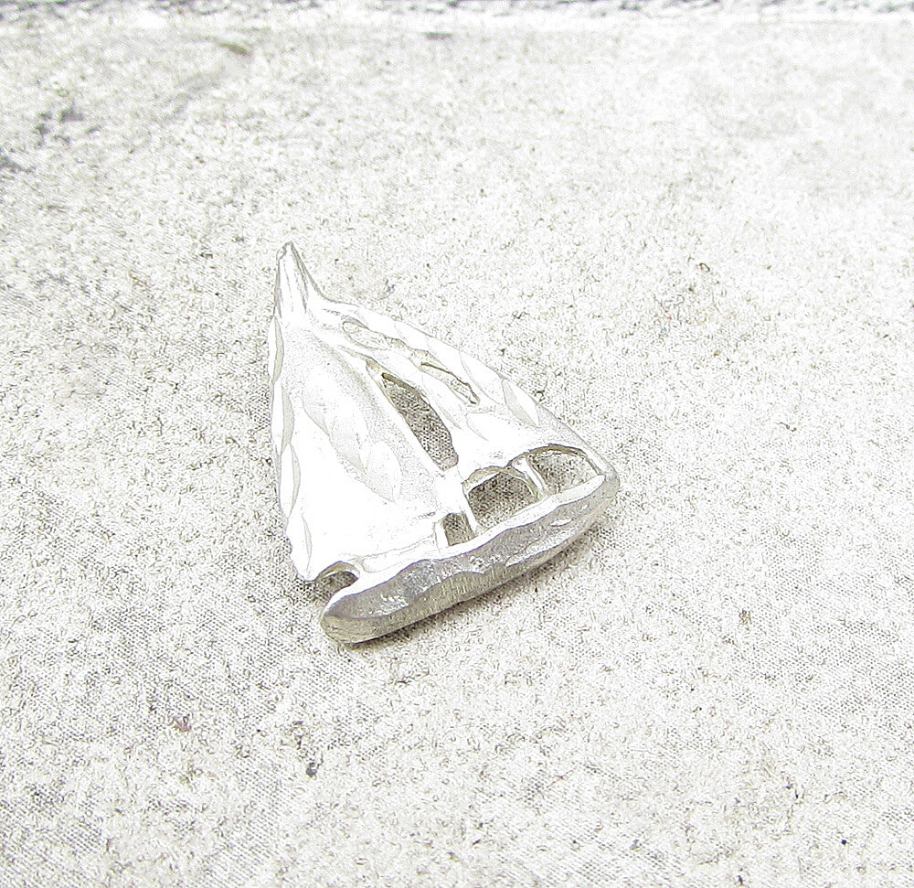 925 Sterling Silver  Vintage Etching Detail Sailing Ship Pendant  PT1341