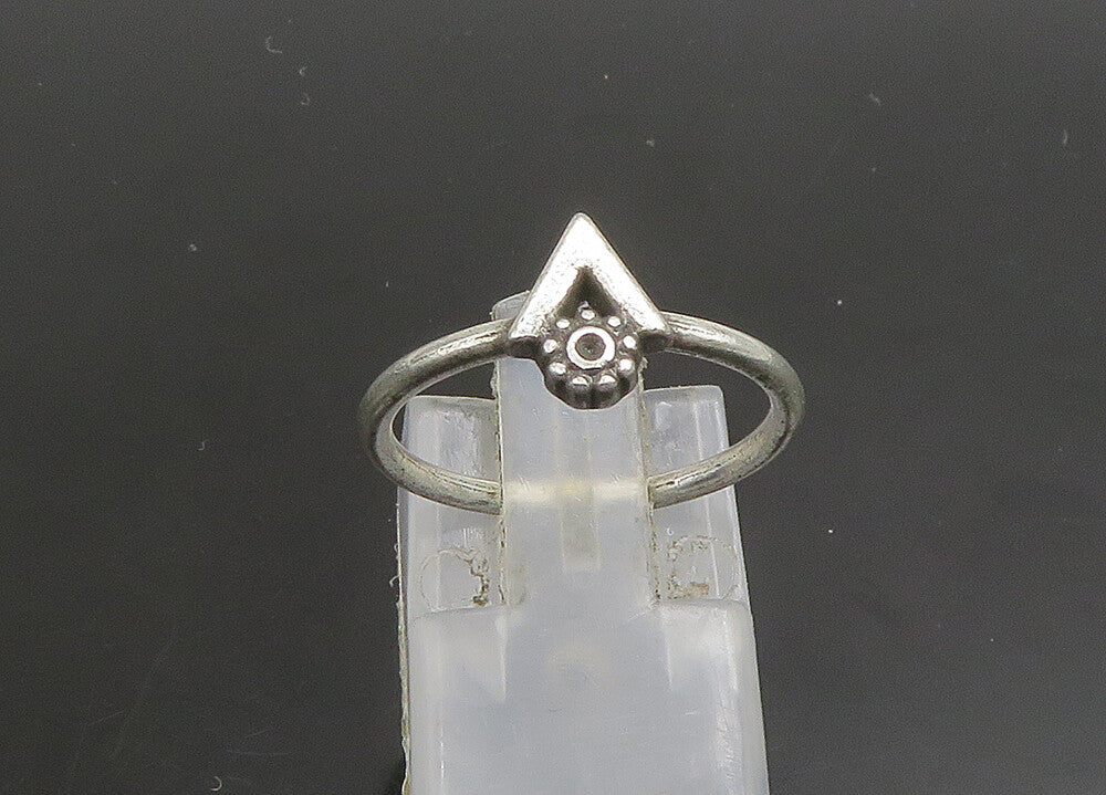 925 Sterling Silver  Vintage Shiny Pointed Detail Band Ring Sz 6  RG23416