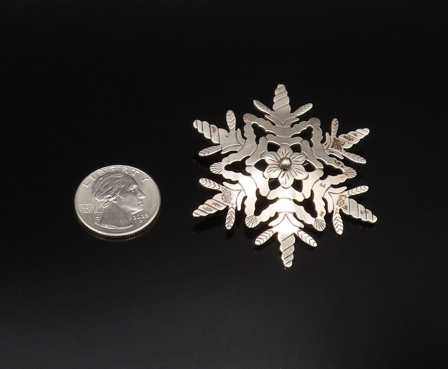 DESIGNER 925 Sterling Silver Vintage Floral Snowflake Dome Brooch Pin BP9865