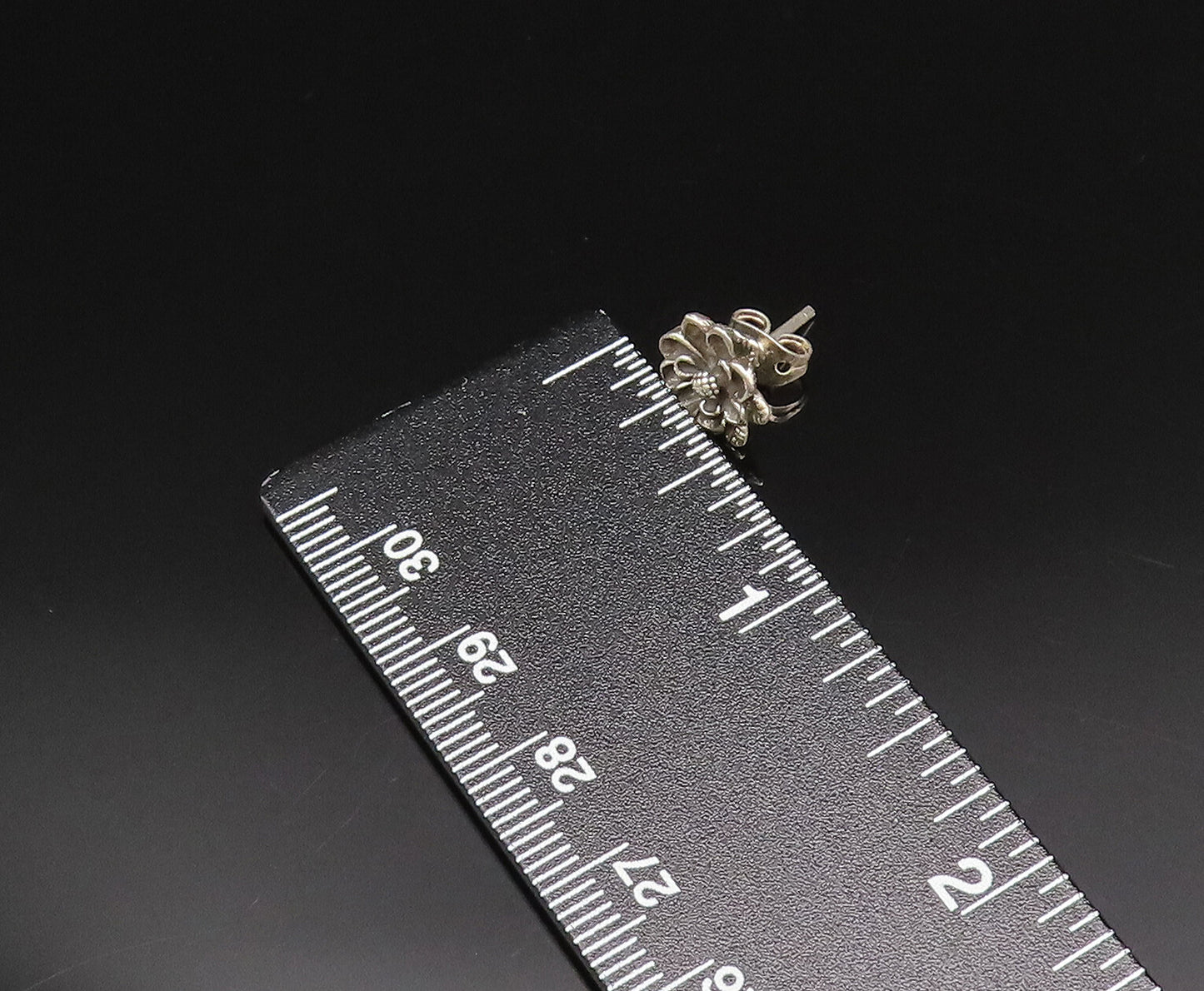925 Sterling Silver  Vintage Beautiful Dainty Flower Stud Earrings  EG12105
