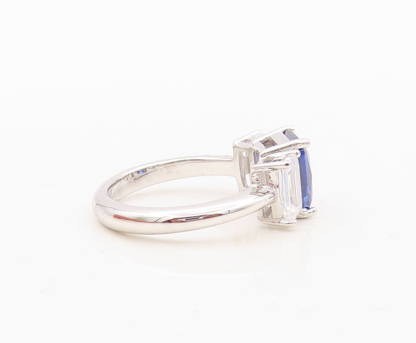 925 Sterling Silver Vintage Ring Rectangle Sapphire CZ Side Stones  Sz 7 RG30352