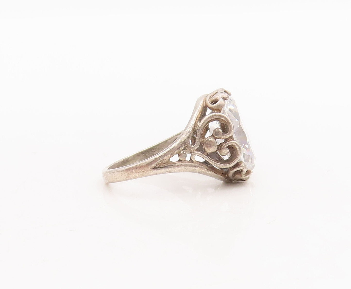 925 Sterling Silver Vintage Ring Cutout Heart Design Oval CZ  Sz 6  RG29060
