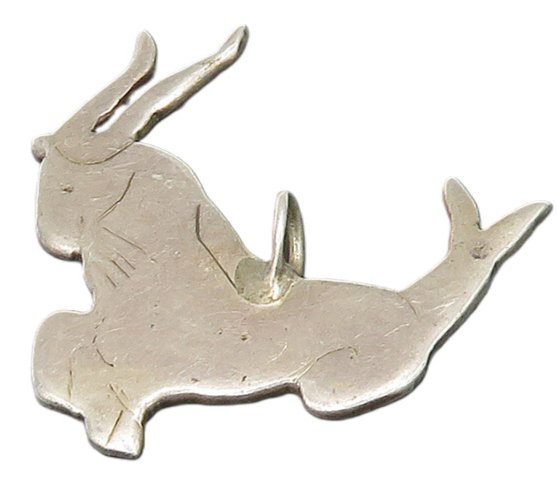 925 Sterling Silver  Vintage Horned Animal Etched Detail Pendant  PT18969