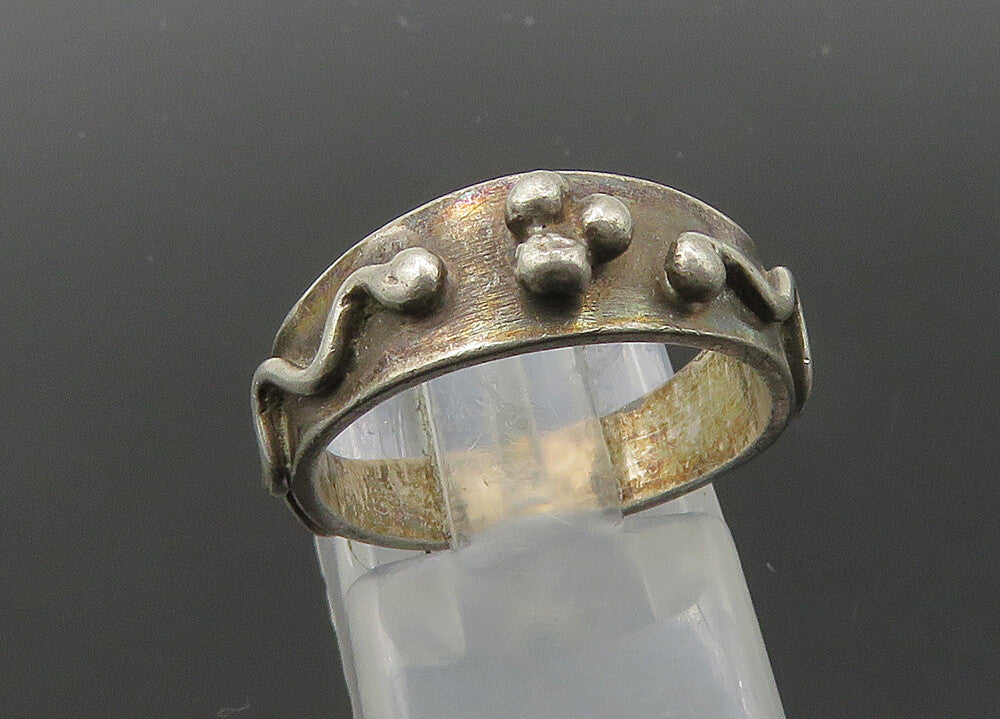 925 Sterling Silver  Vintage Raised Swirl Detail Band Ring Sz 6  RG21281