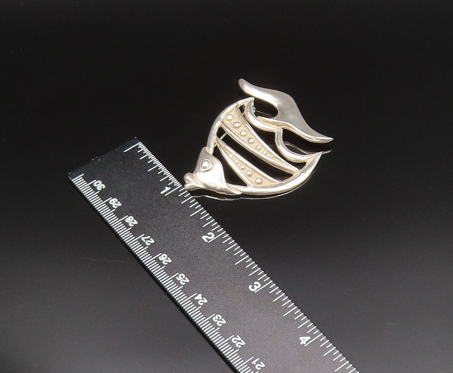 925 Sterling Silver  Vintage Carved Beaded Fish Cutout Brooch Pin  BP9571