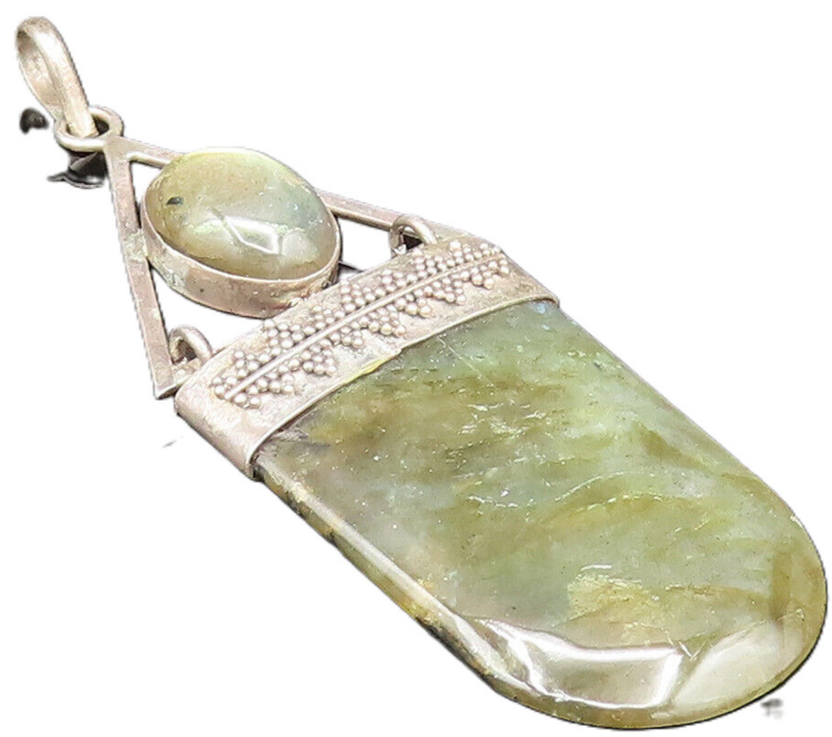 925 Sterling Silver  Vintage Beaded Detail Labradorite Pendant  PT21181