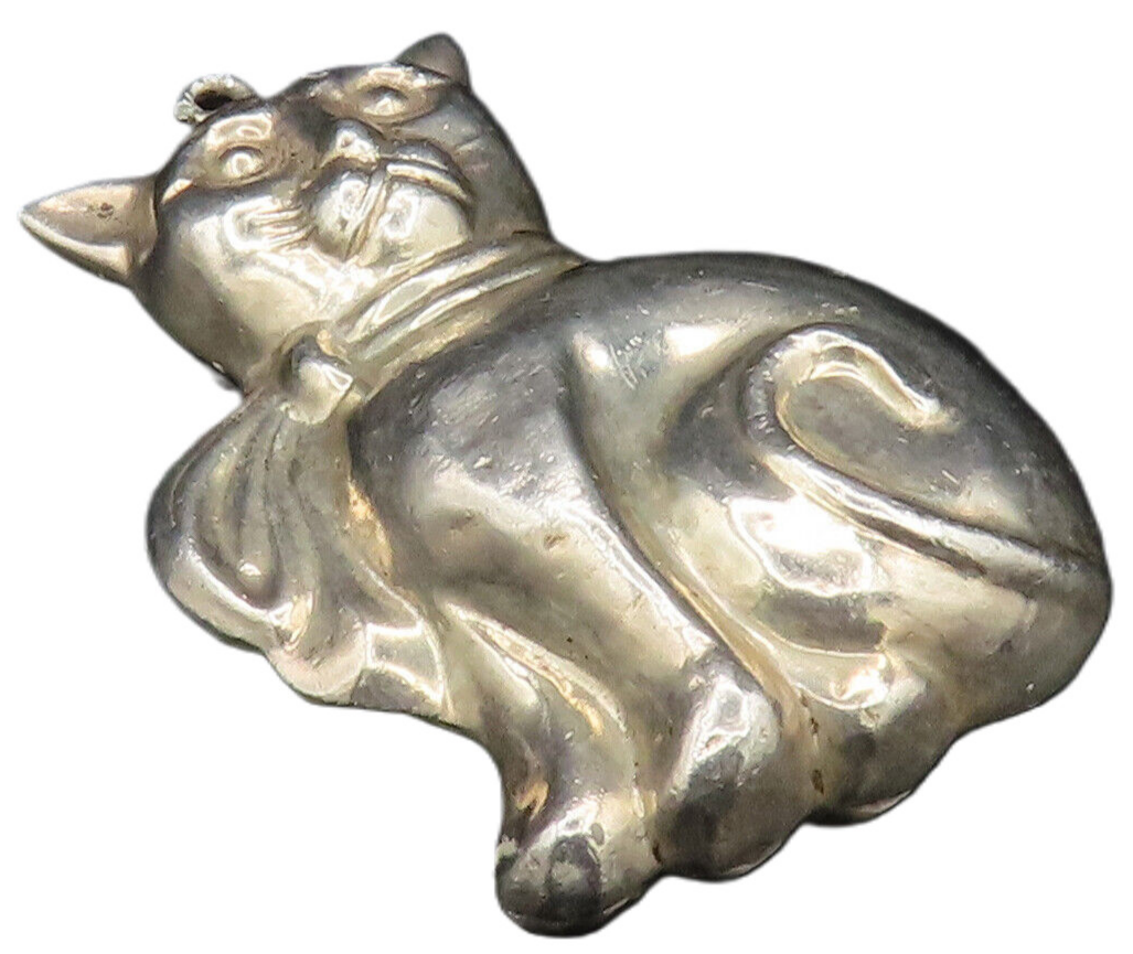 925 Sterling Silver  Vintage Hollow Cat With Tied Scarf Pendant  PT20482