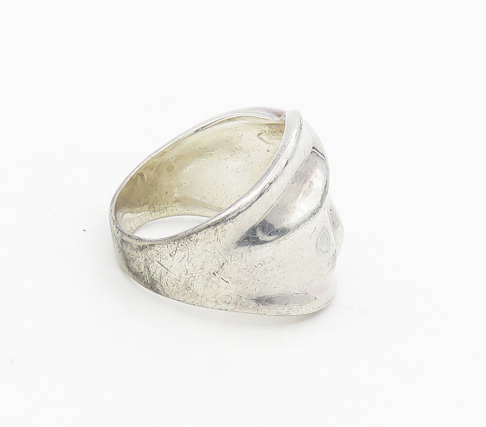 925 Sterling Silver  Shiny Polished Embossed Detail Band Ring Sz 7.5  RG16879