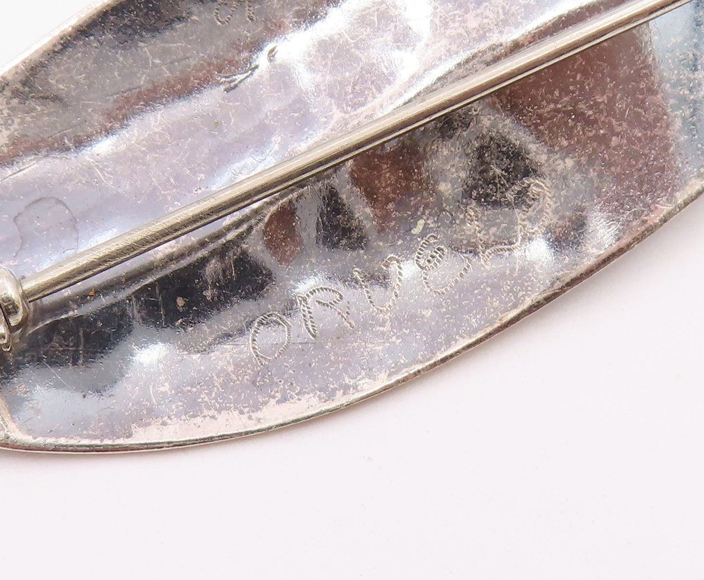 925 Sterling Silver  Vintage Dark Tone Single Leaf Motif Brooch Pin  BP3696