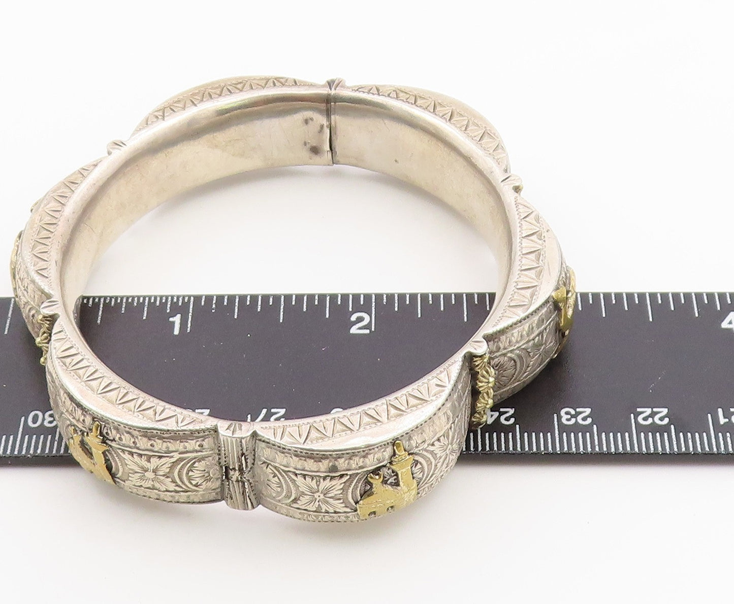 925 Sterling Silver Vintage Bracelet Etched Camel Motif Scalloped Bangle BT12154