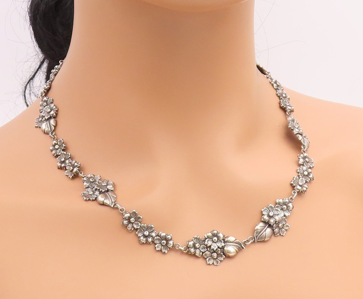 925 Sterling Silver Vintage Necklace Classic Botanical Floral Motif Link  NE4889