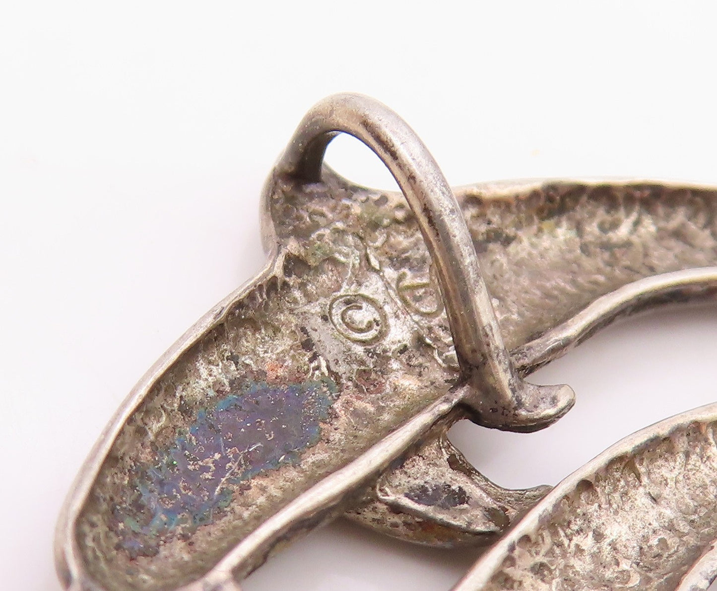 SHUBE 925 Sterling Silver  Vintage Swimming Dolphins Smooth Pendant  PT14810