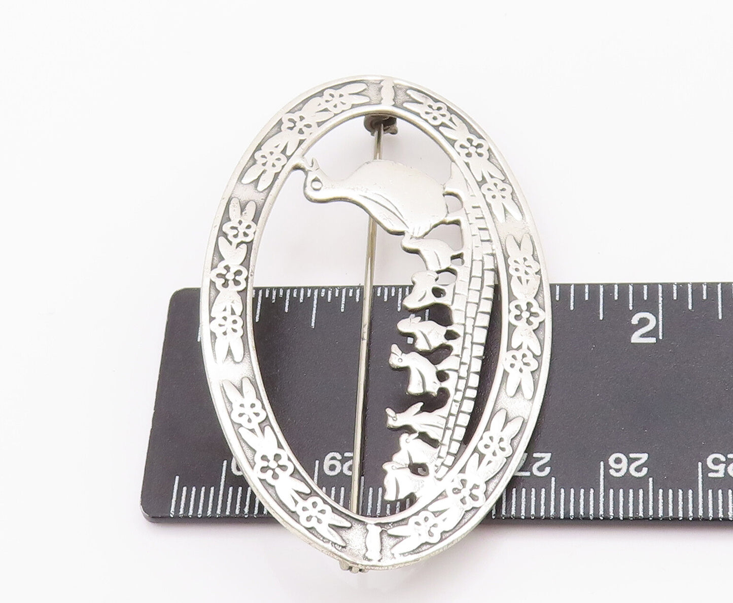 925 Sterling Silver Vintage Brooch Pin Floral Carved Frame Duck Family  BP10359