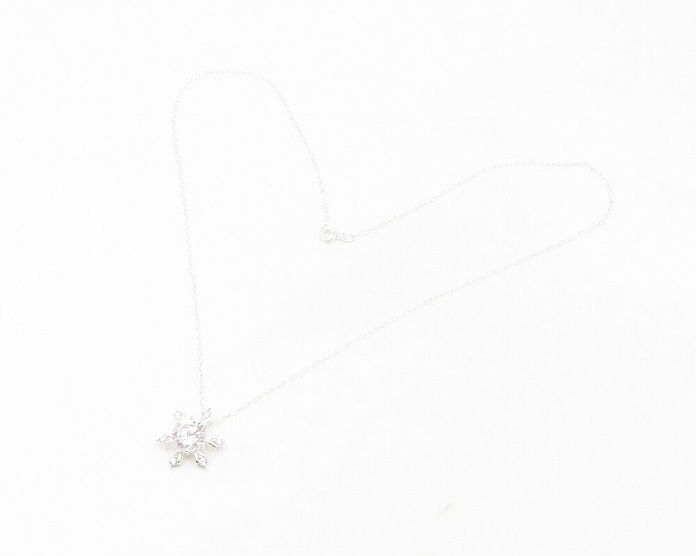 925 Sterling Silver  Sparkling Cubic Zirconia Snowflake Chain Necklace  NE2047