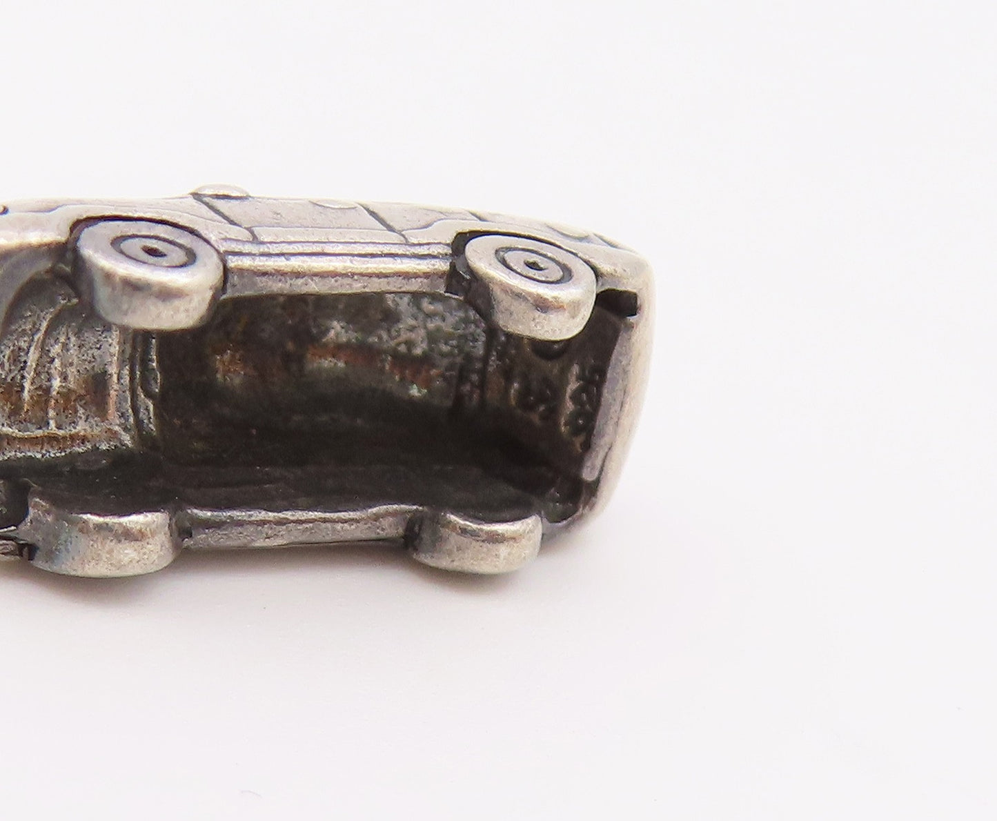 925 Sterling Silver  Vintage Shiny Petite SUV Vehicle Car Pendant  PT19870